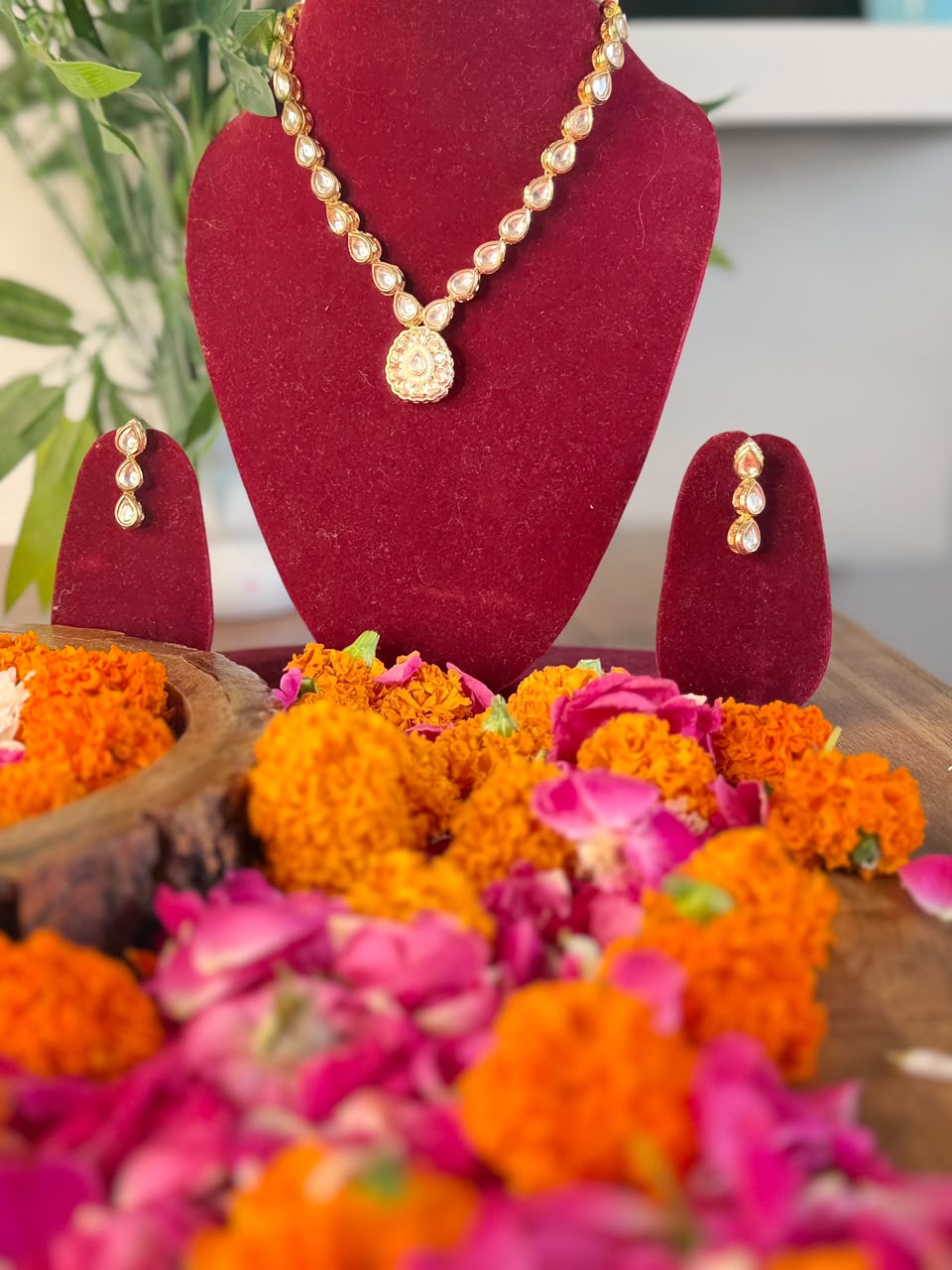 Classic kundan gold tone necklace and matching earrings set